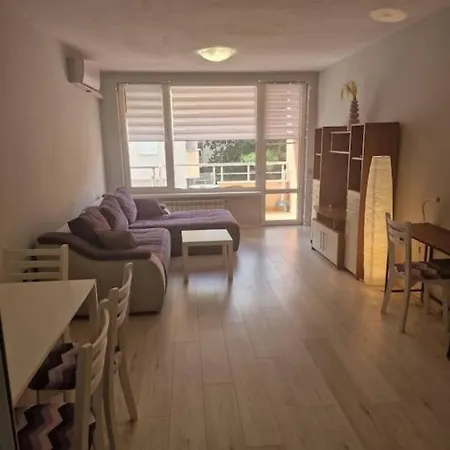 Апартамент Cozy Central In Outskirts Of Old София